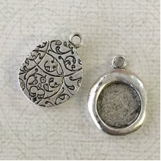 25.7x18.8mm (13.9mm ID) Nunn Design Crest Seal Bezel Pendant - Ant Fine Silver Plated - Each