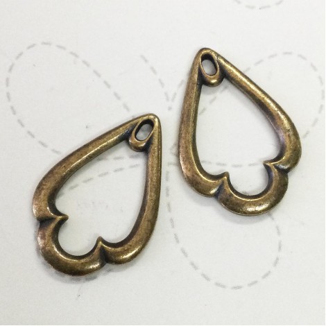 24x16mm TierraCast Trefoil Drop - Brass Oxide - Pack of 2