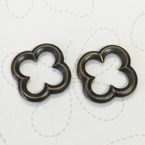 22mm TierraCast Large Quatrefoil Link - Brass Oxide - Pack of 2 22mm TierraCast Large Quatrefoil Link - Brass Oxide - Pack of 2