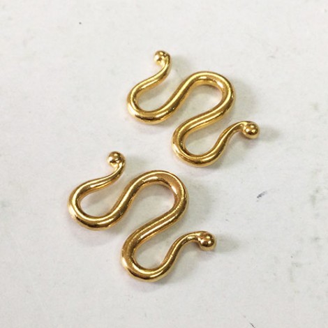 18x12mm TierraCast Classic 'M' Clasp - 22K Gold Plated - Pack of 2