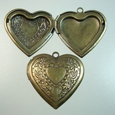 29x28mm Ant Brass Victorian Heart Locket