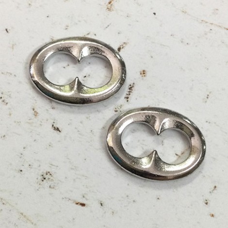 18x13mm TierraCast Oval Quatrefoil Links - Antique Silver - Pack of 2 18x13mm TierraCast Oval Quatrefoil Links - Antique Silver - Pack of 2