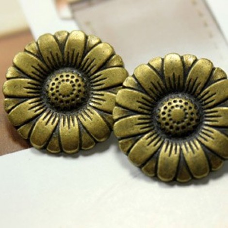 20mm Ant Brass Morning Flower Button with Shank
